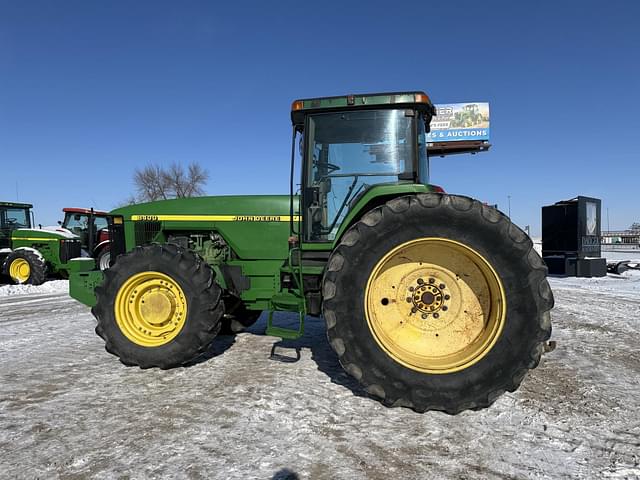 Image of John Deere 8400 equipment image 3