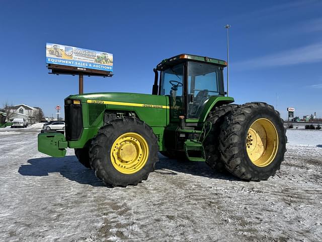 Image of John Deere 8400 equipment image 1