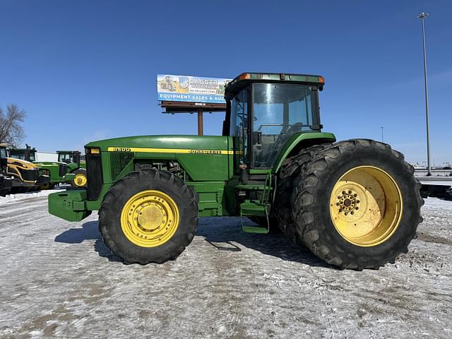 Image of John Deere 8400 equipment image 2