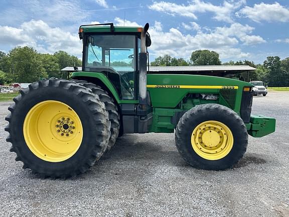 Image of John Deere 8400 equipment image 1