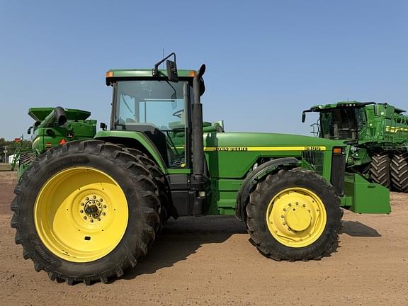 Image of John Deere 8400 equipment image 1