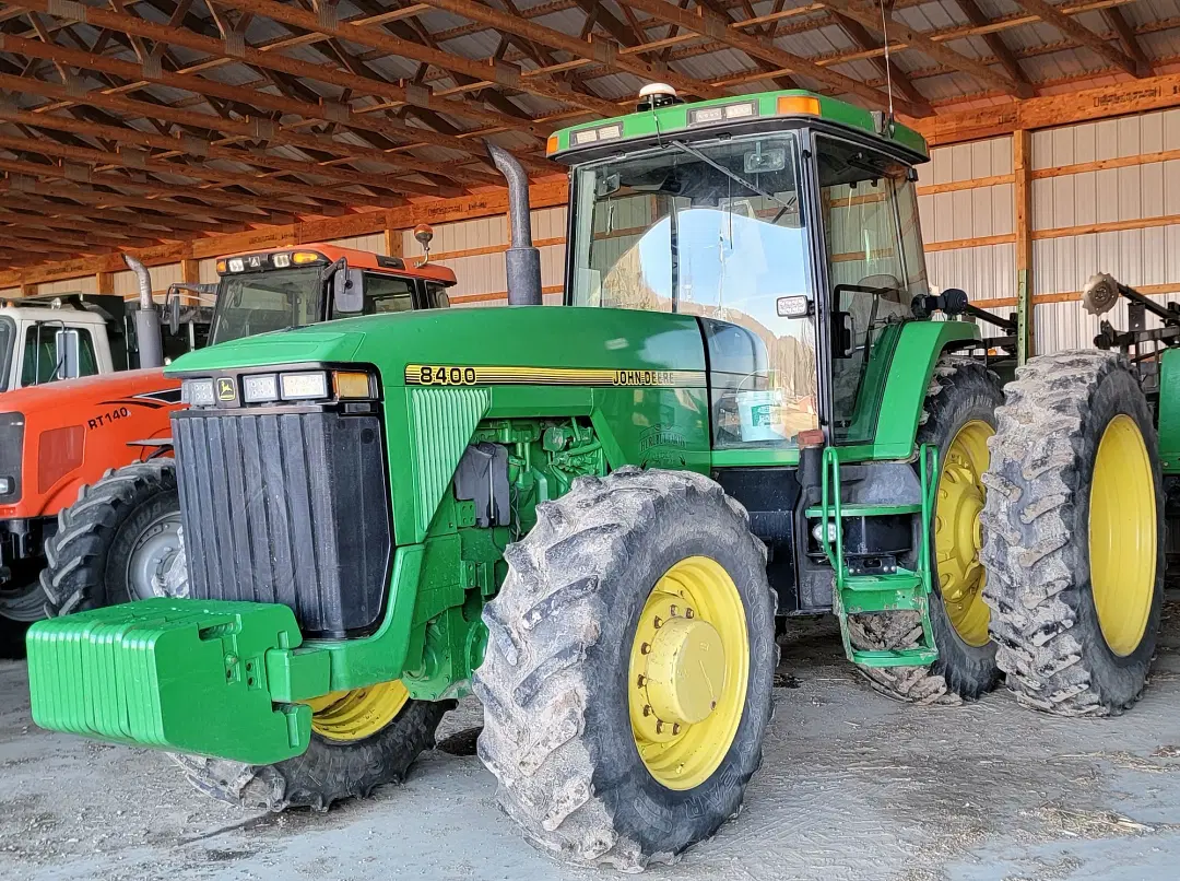 Image of John Deere 8400 Primary image