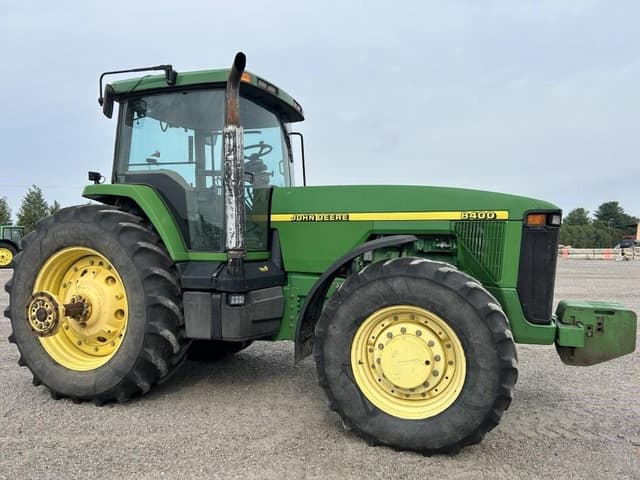 Image of John Deere 8400 equipment image 1