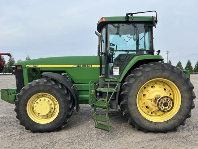 Image of John Deere 8400 equipment image 2