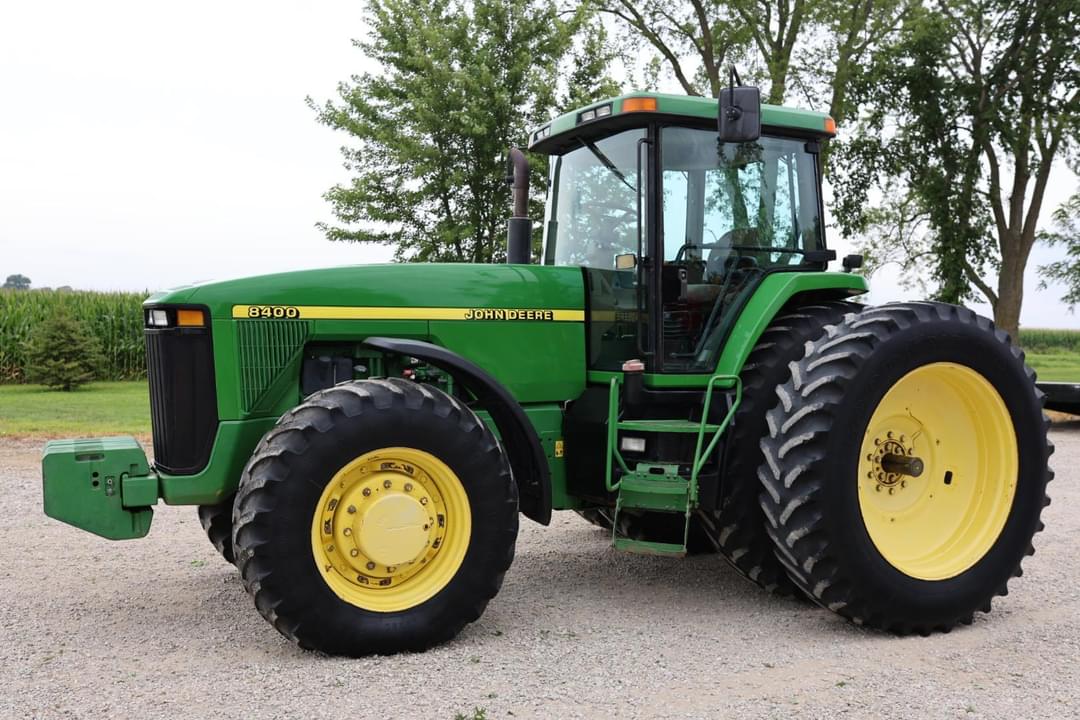 Image of John Deere 8400 Primary image