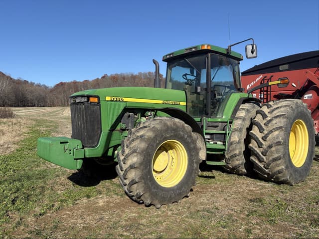 Image of John Deere 8400 equipment image 2