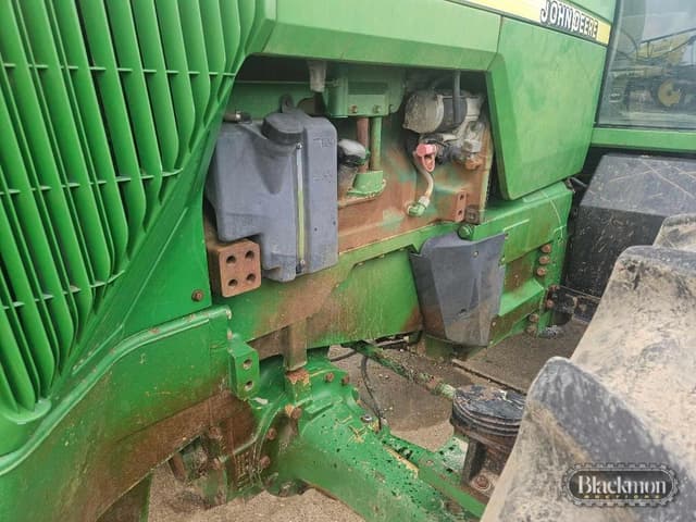 Image of John Deere 8400 equipment image 4