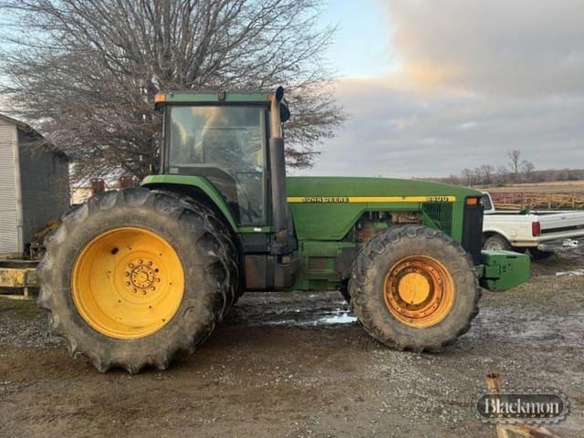 Image of John Deere 8400 equipment image 1