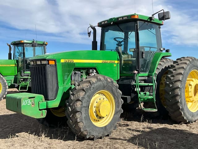 Image of John Deere 8400 equipment image 2