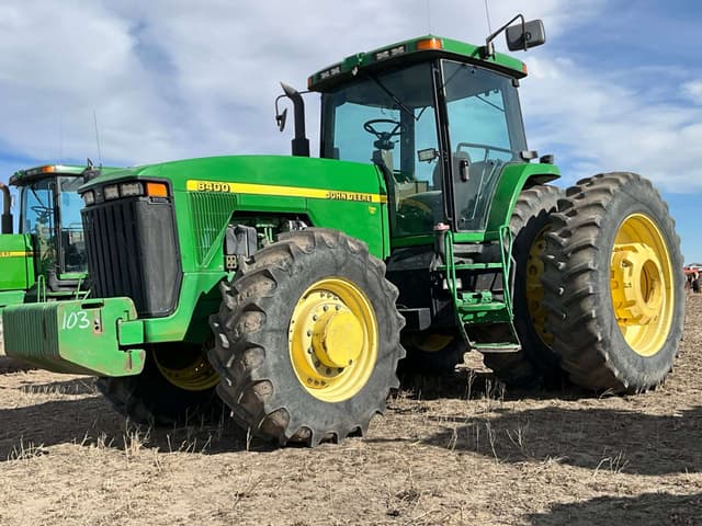 Image of John Deere 8400 equipment image 4