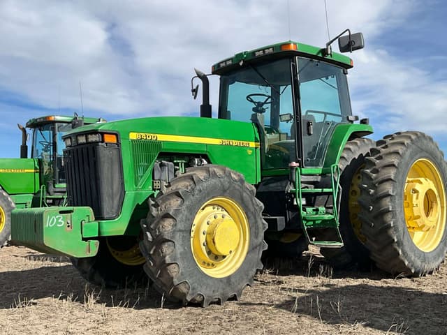 Image of John Deere 8400 equipment image 3
