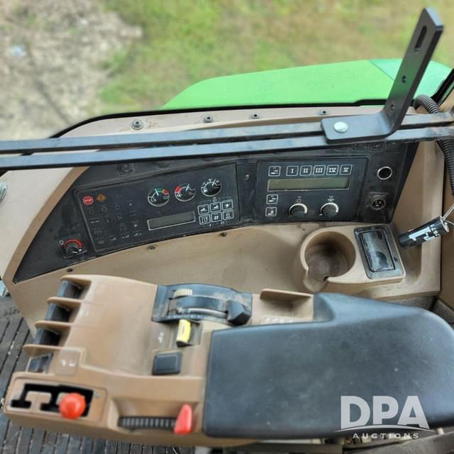 Image of John Deere 8400 equipment image 3