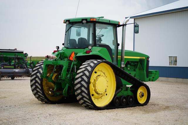 Image of John Deere 8400T equipment image 4