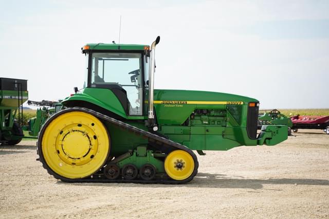 Image of John Deere 8400T equipment image 3