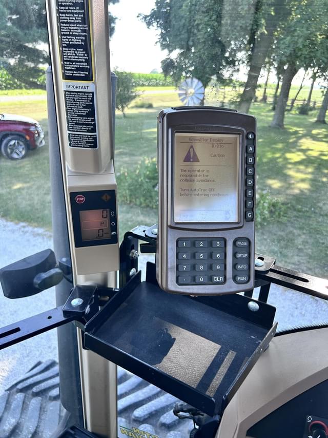 Image of John Deere 8400T equipment image 4