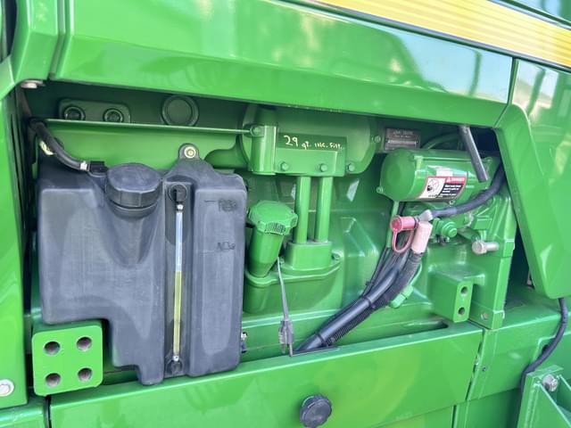 Image of John Deere 8400T equipment image 2