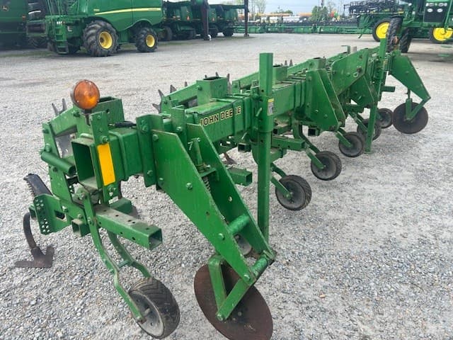 Image of John Deere 856 equipment image 1