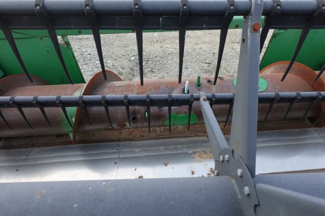 Image of John Deere 920 equipment image 2