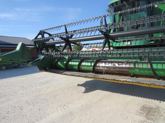 Image of John Deere 920F equipment image 2