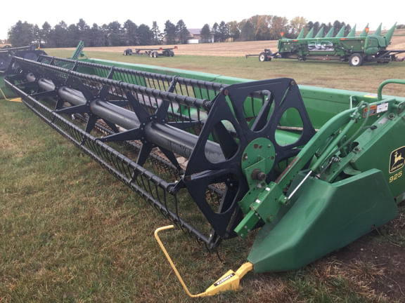 Main image John Deere 925F