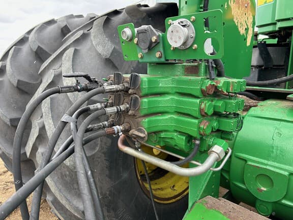 Image of John Deere 9400 equipment image 2