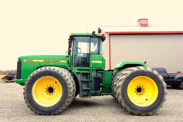 Image of John Deere 9400 equipment image 1