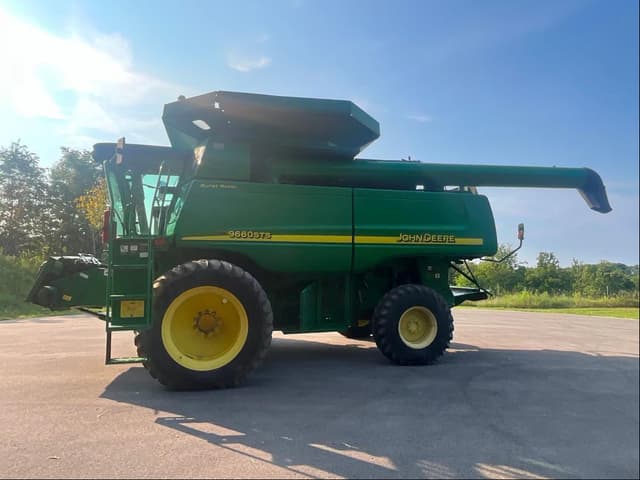Image of John Deere 9600 equipment image 1