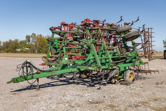 1997 John Deere 980 Equipment Image0