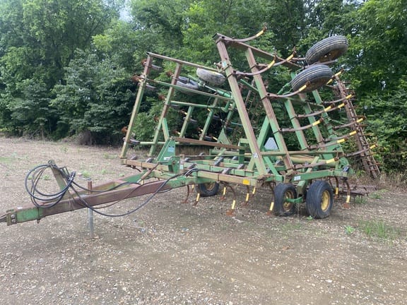 1997 John Deere 980 Equipment Image0