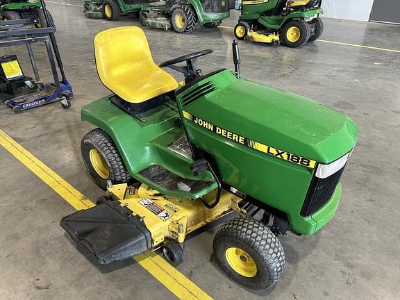 Image of John Deere LX188 equipment image 3