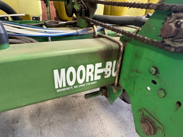 Image of John Deere MaxEmerge Plus equipment image 2