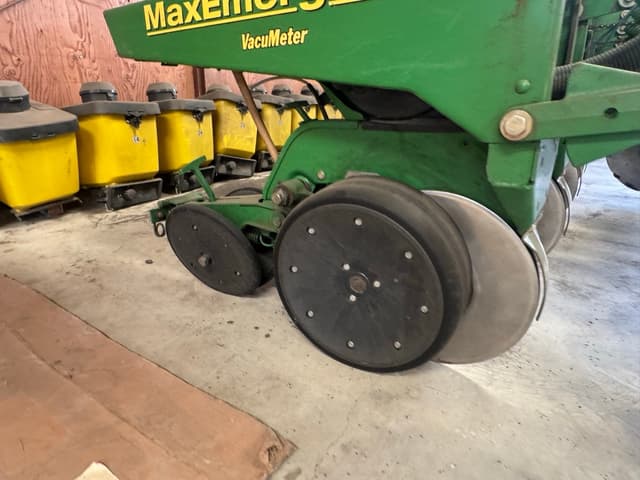 Image of John Deere MaxEmerge Plus equipment image 4