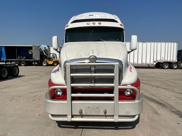 Image of Kenworth T2000 equipment image 1