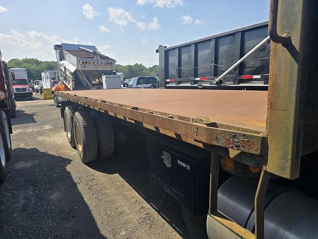 Image of Kenworth T300 equipment image 4