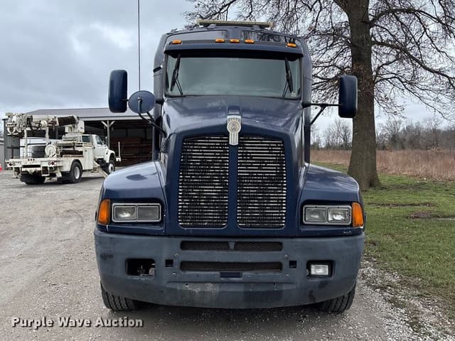 Image of Kenworth T600 equipment image 1