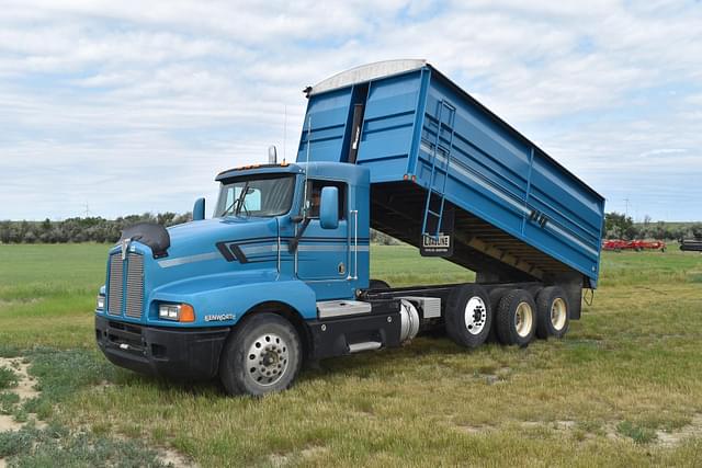 Image of Kenworth T600 equipment image 1