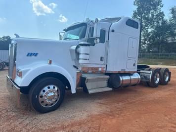 Main image Kenworth W900