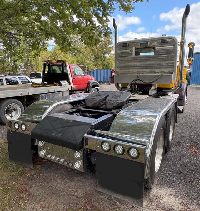 Image of Kenworth W900 equipment image 4