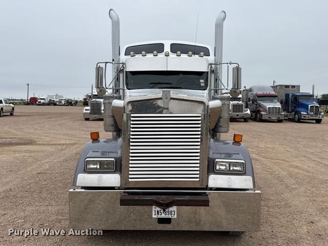 Image of Kenworth W900B equipment image 1