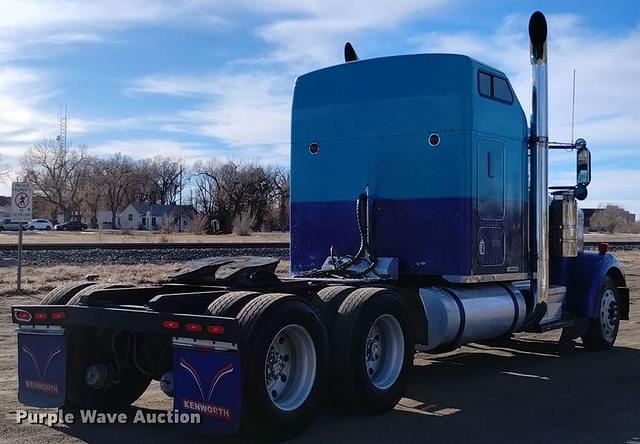 Image of Kenworth W900L equipment image 4