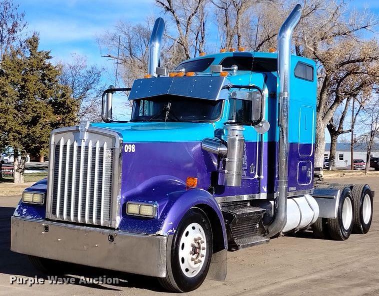 Image of Kenworth W900L Primary image