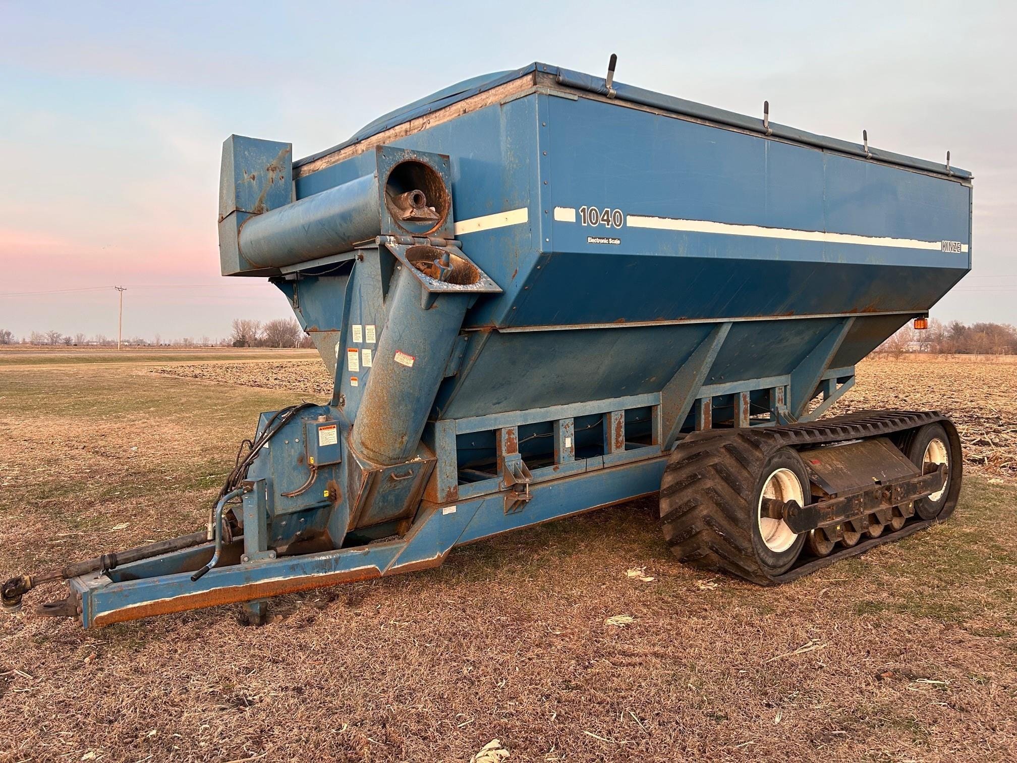 1997 Kinze 1040 Equipment Image0