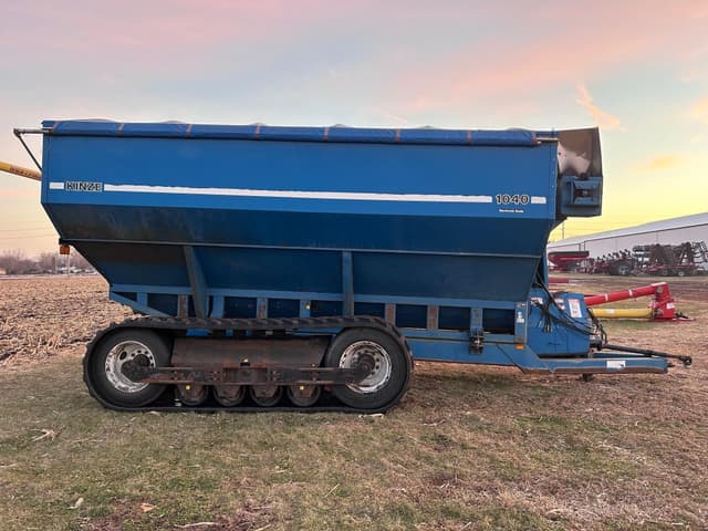 Image of Kinze 1040 equipment image 3