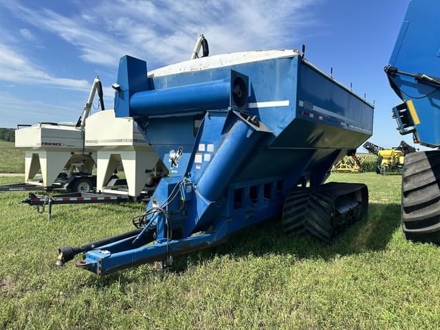 Image of Kinze 1040 equipment image 1