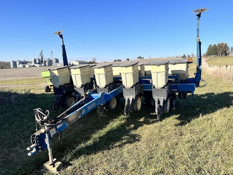 1997 Kinze 2000 Equipment Image0