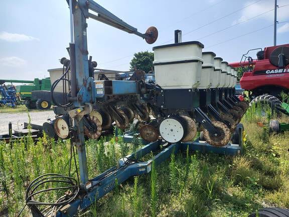 1997 Kinze 2500 Equipment Image0