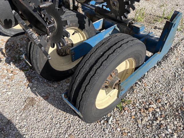 Image of Kinze 2600 equipment image 4