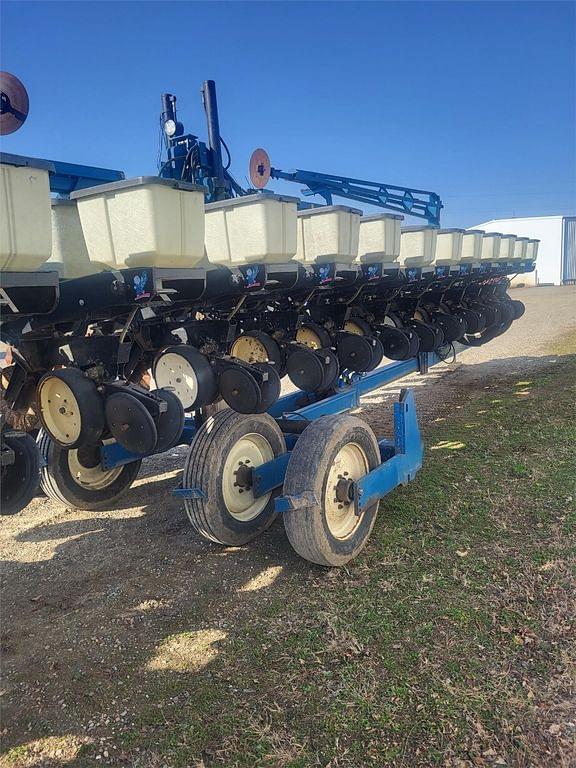 Image of Kinze 2600 equipment image 1