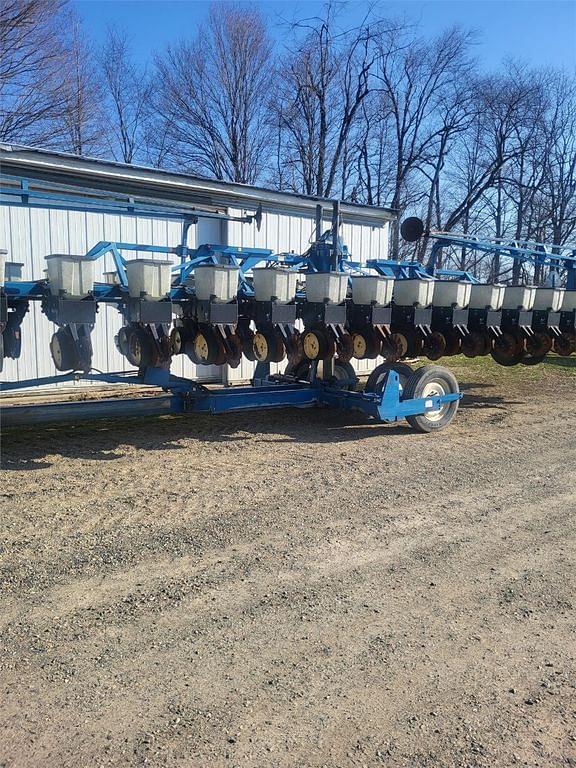 Image of Kinze 2600 Image 0