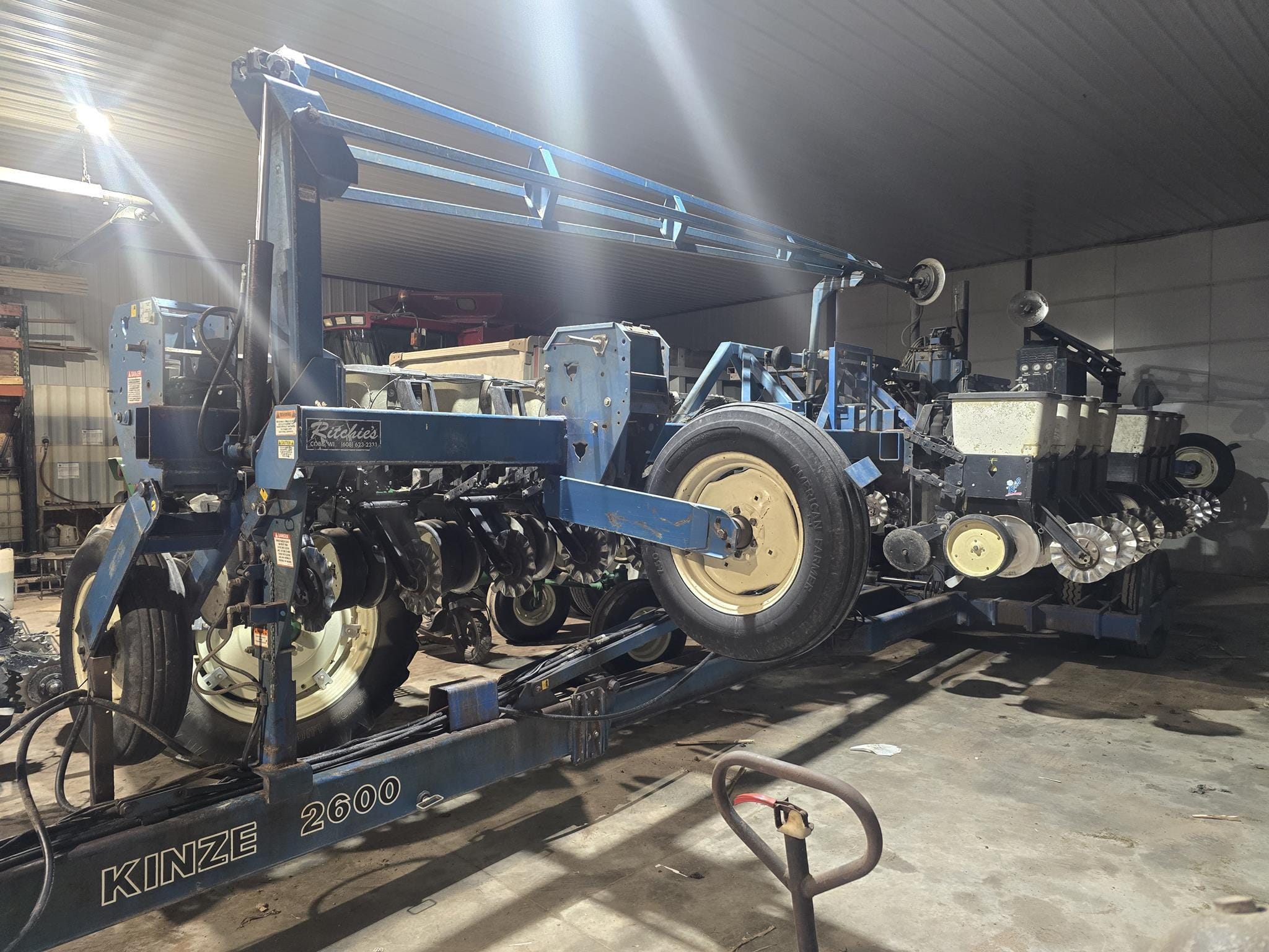 1997 Kinze 2600 Equipment Image0